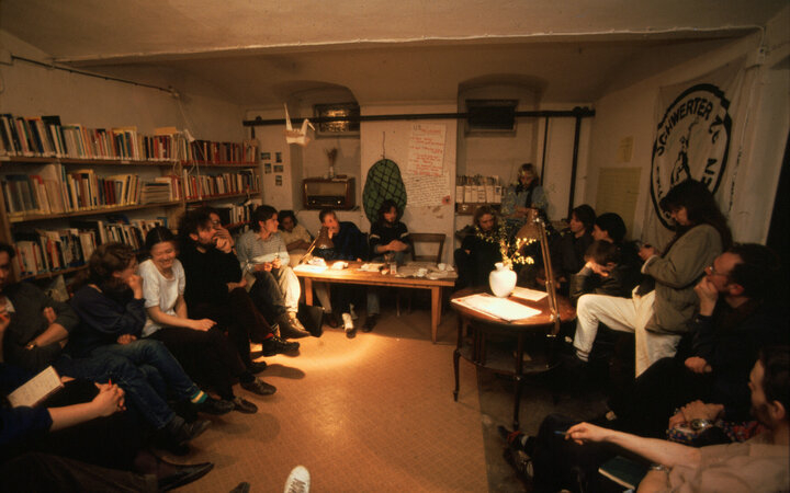Treffen in Bibliothek
